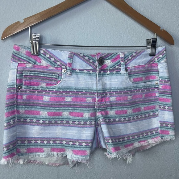 American Eagle Outfitters Pants - American Eagle Tribal Print Denim Shorts – Size 6